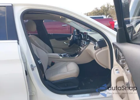 2015 Mercedes-Benz C 300 из США, поврежденный, VIN 55SWF4JBXFU071019